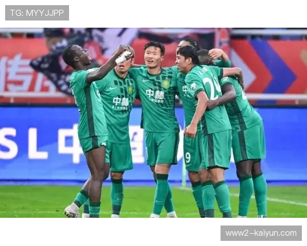 北京国安少打一人逆势狂攻，拉莫斯头球破局击溃大连英博防线